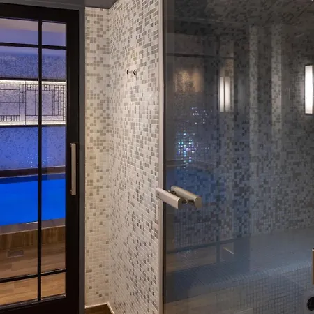 호텔 레 마탱 드 파리&스파