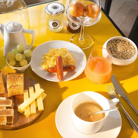 Les Matins De & 4*