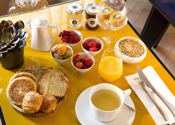 Les Matins De & Отель 4*