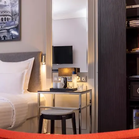 מלון Les Matins De & 4*